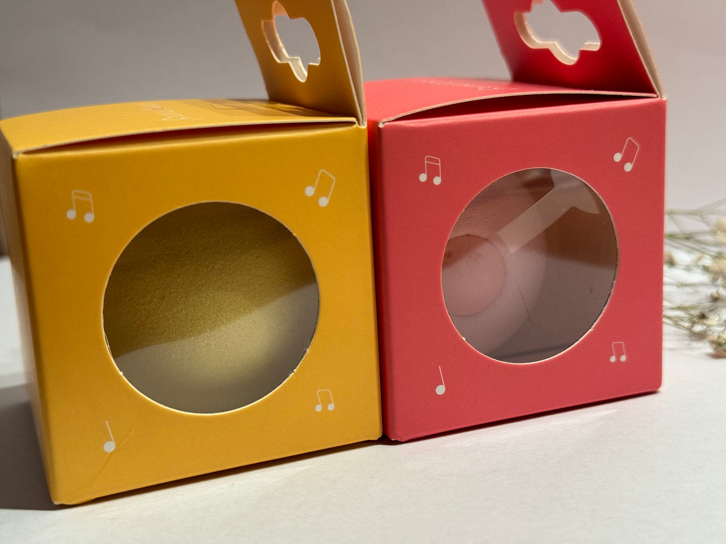 Interactive chirping ball for pets