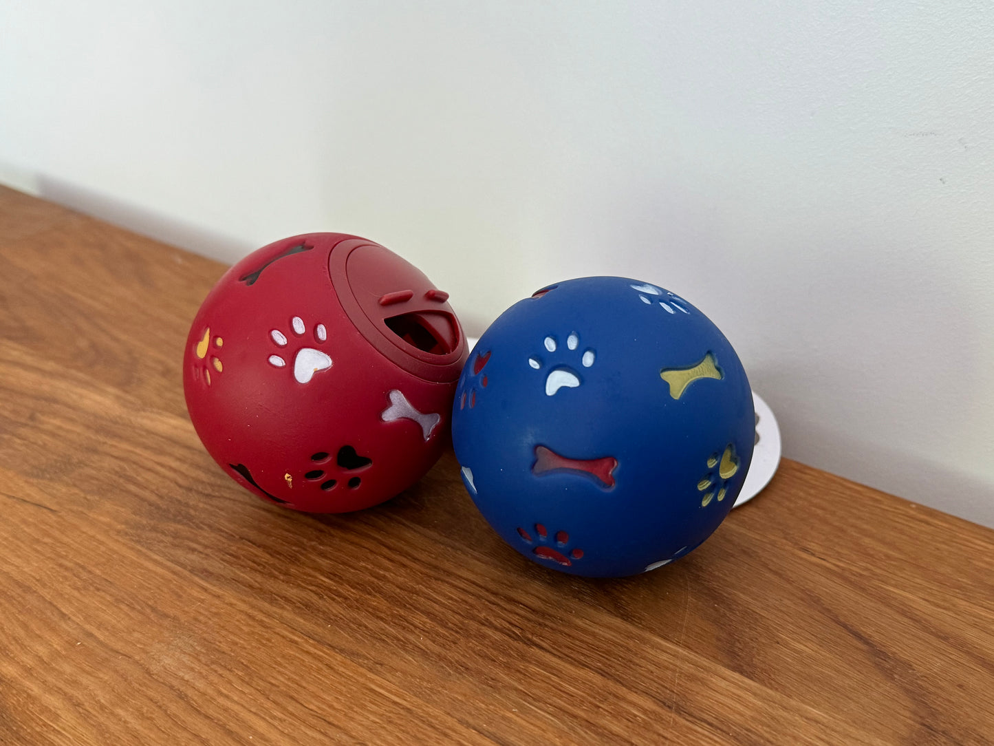 Food spilling ball for pets