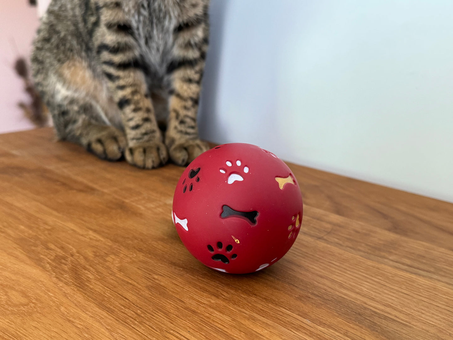 Food spilling ball for pets